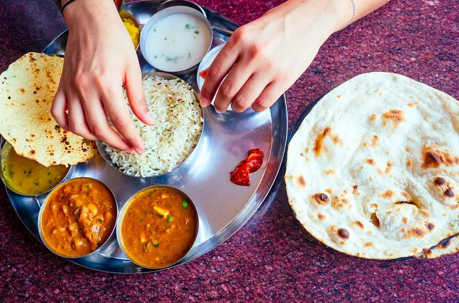 Must-Try Foods and Drinks in India