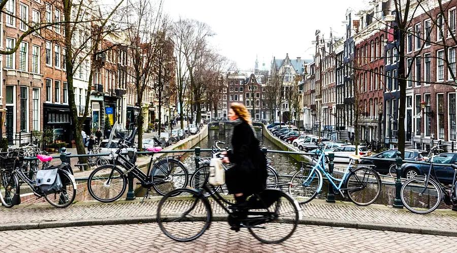 Planning a trip to Amsterdam? Here are 20 must-do activities.