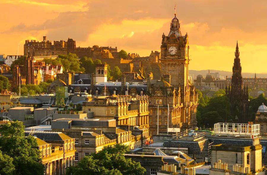 City strolls: Discover Edinburgh on foot