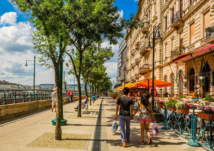 Top 5 Neighborhoods to Discover in Budapest