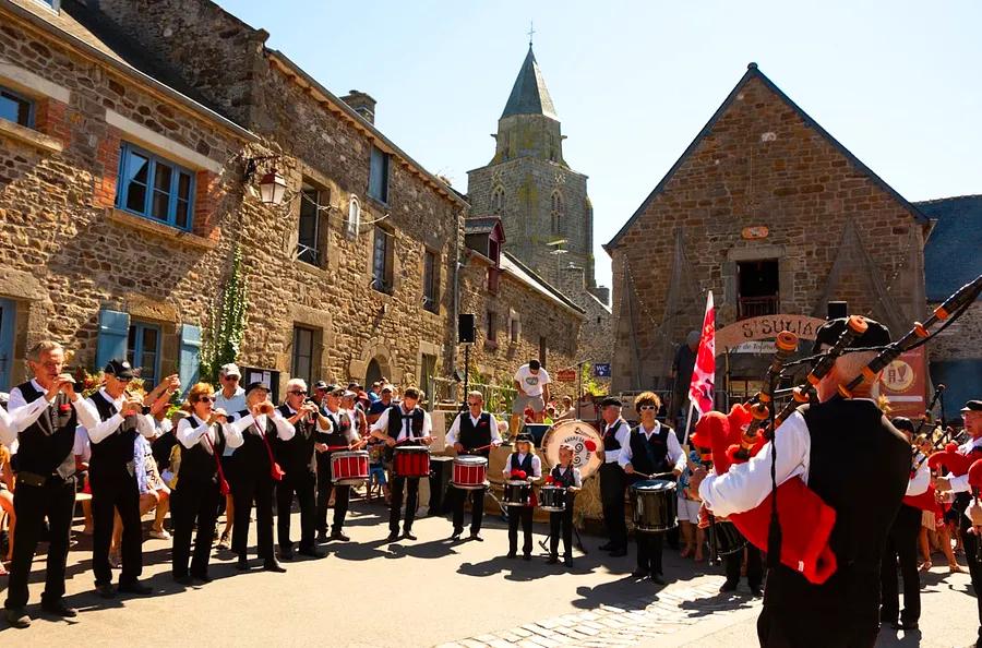 Everywhere you go, you’ll encounter traditional Breton music and dance.