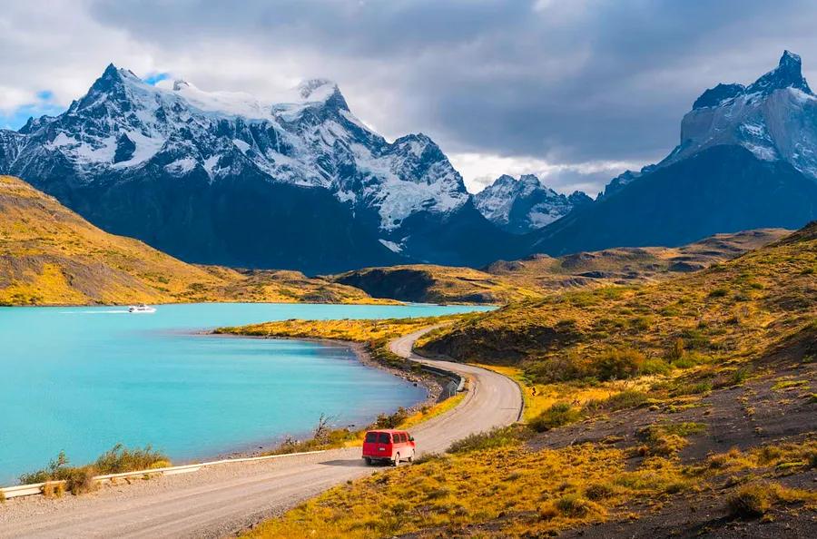 Discover the 8 most breathtaking road trips through Patagonia.