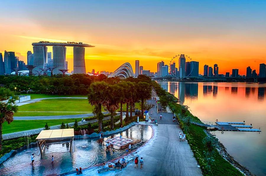 What activities can I enjoy during a 24-hour layover in Singapore?