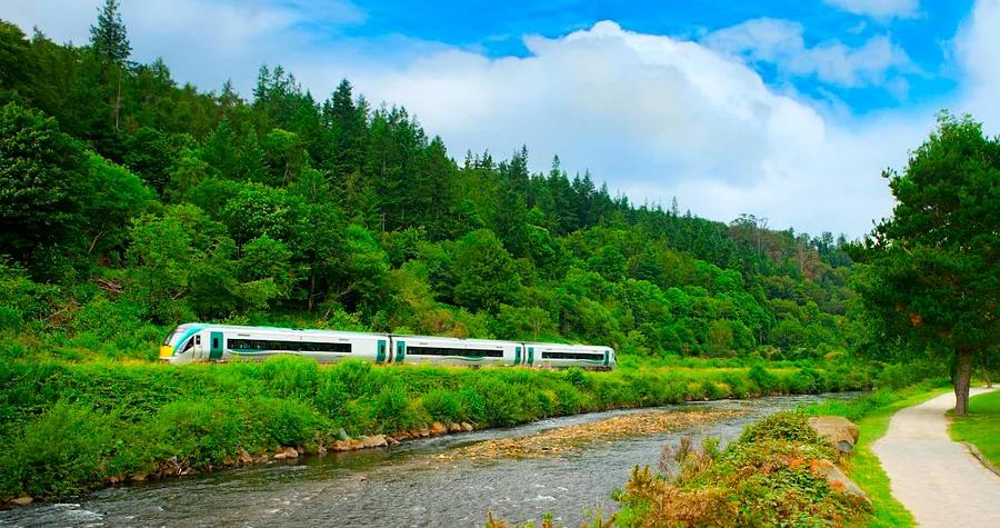 Essential insights for train travel in Ireland