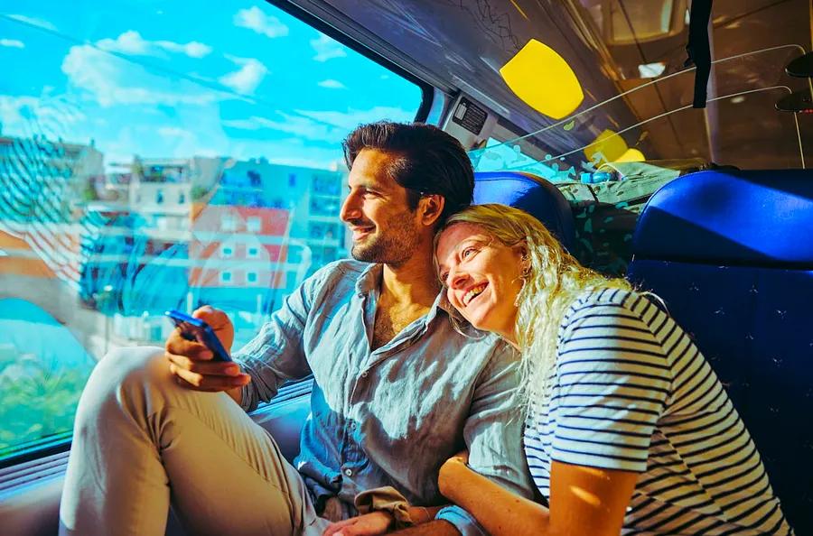 Discover the untamed beauty of the Côte d’Azur by train