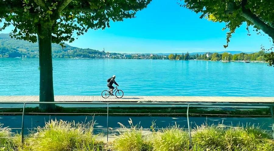 Organize a family biking adventure around France's Lake Annecy