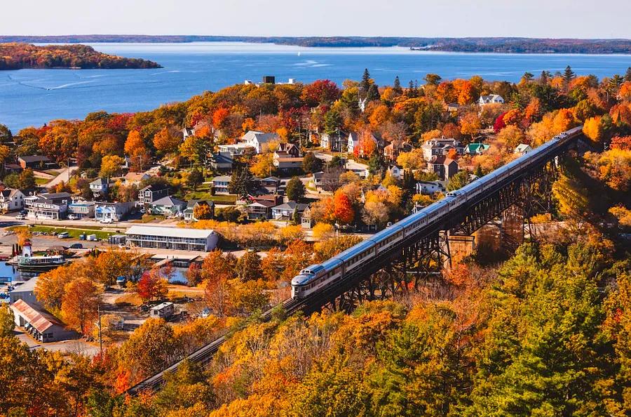 Top 4 train journeys in Canada