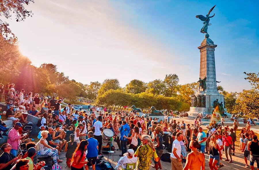 When is the ideal time to visit Montréal?