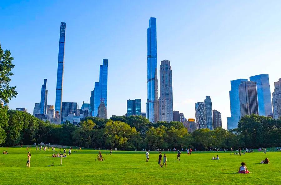 Optimal Times to Explore New York City for Budget-Friendly Travel and Less Congestion