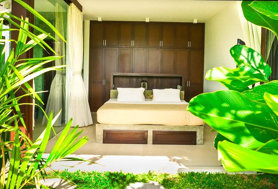 What exactly is a double room in a hotel, and what other room types can you find?