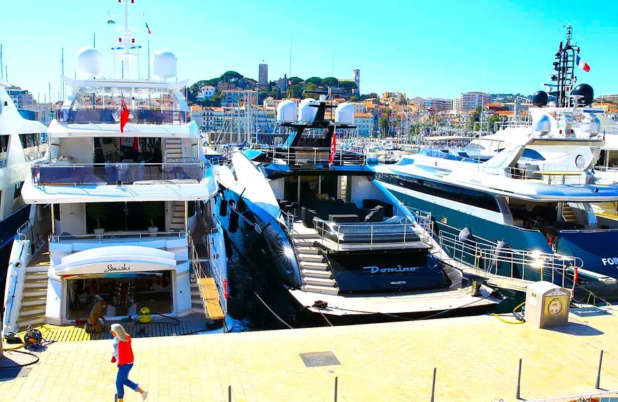 Experience Celebrity Yacht Life in the South of France (on a budget)