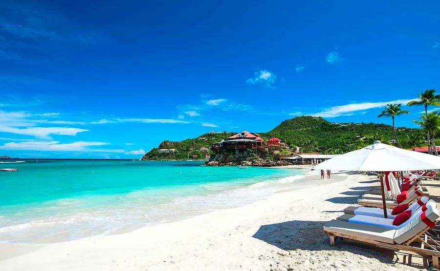 12 Ultimate Caribbean Islands for Couples Seeking White Sand, Fine Dining, and Exclusive Resorts