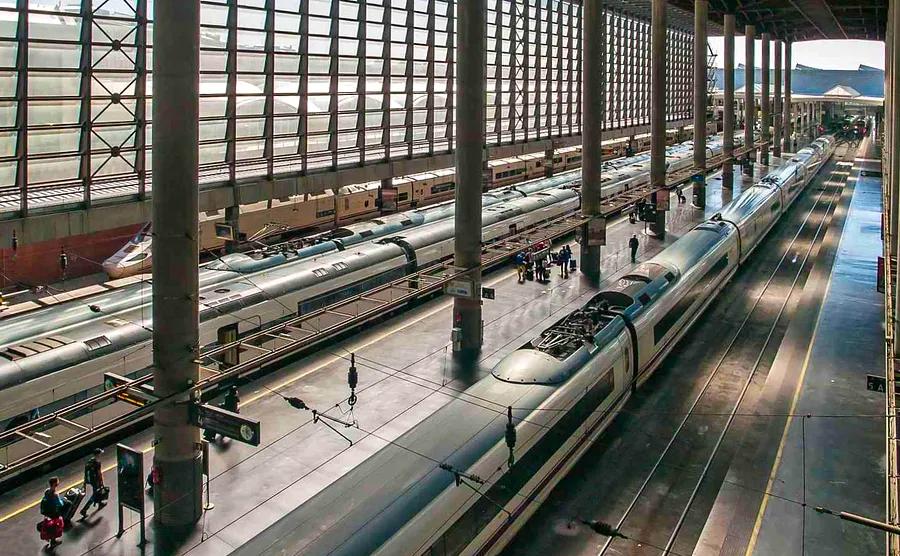 15 Countries Renowned for Their Transportation Systems