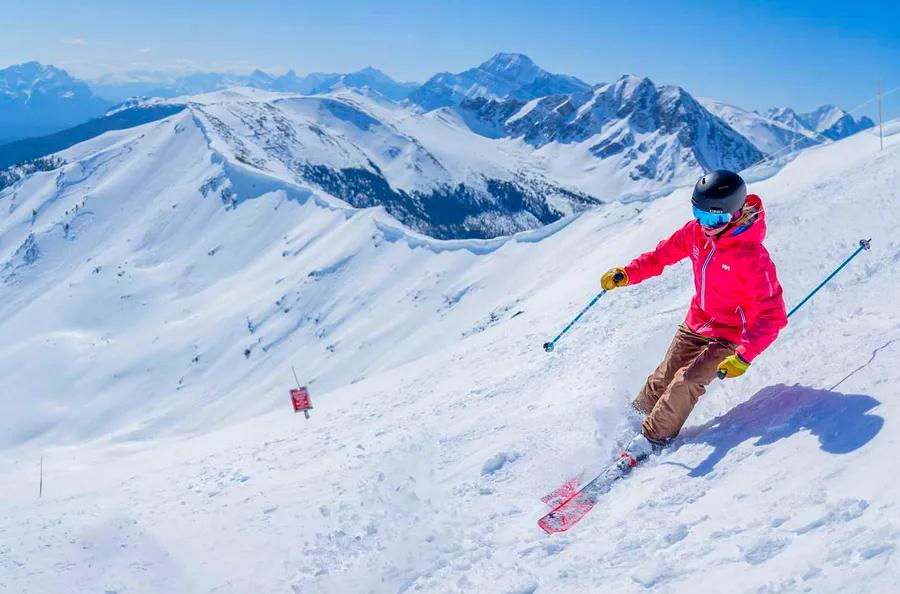 Top 10 Ski Resorts in Canada as Recommended by Experts and Locals