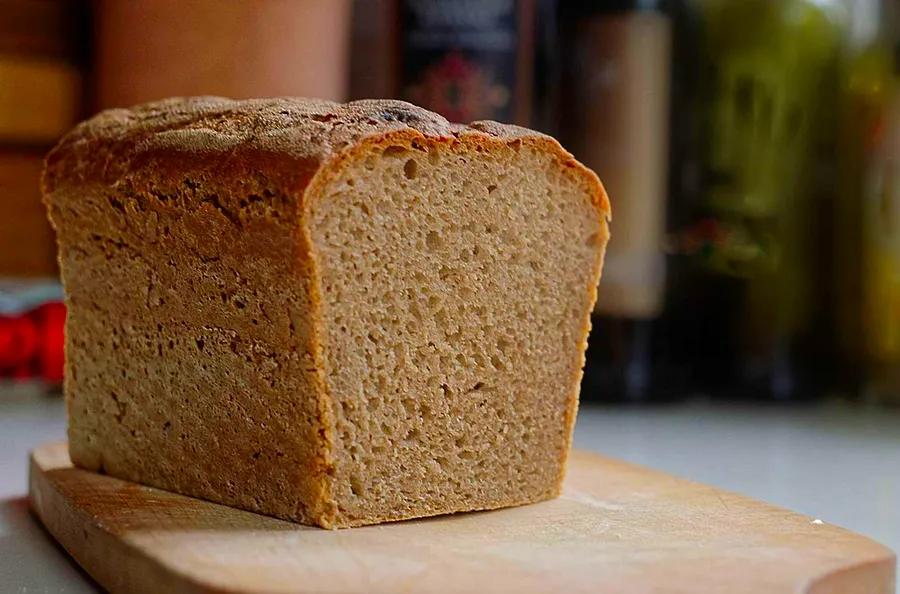 4 Simple Tricks to Keep Your Bread Fresh While You're Away