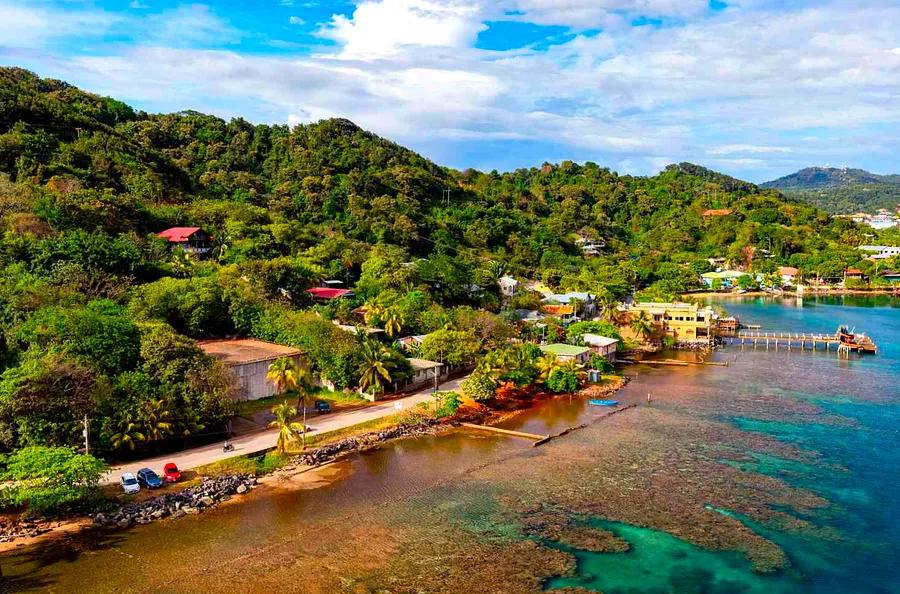 The Ultimate Adventure Itinerary for Roatán — Featuring Scuba Diving, Waterfall Rappelling, and a Touch of Relaxation on the Beach