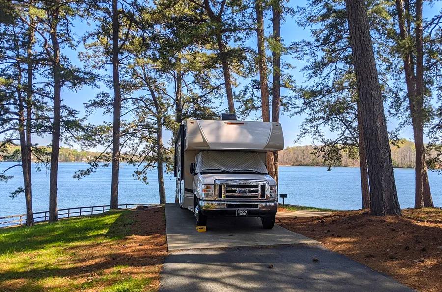 9 strategies for locating available RV campsites this summer