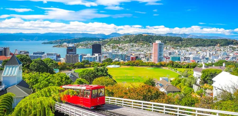 Round-Trip Flights with Air New Zealand Starting at $975 for the New Year Sale