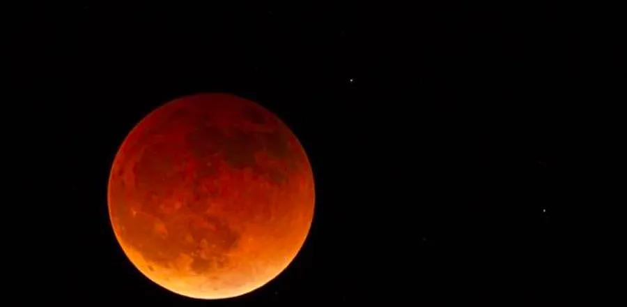 How to Experience the Last Total Lunar Eclipse for 3 Years