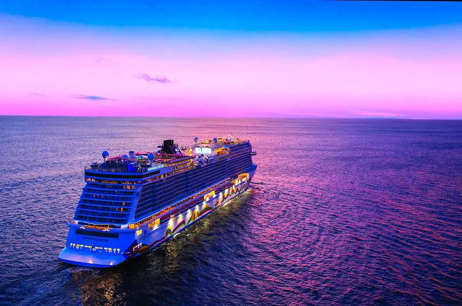 Norwegian Cruise Line maintains its 100% vaccination requirement until the end of the year