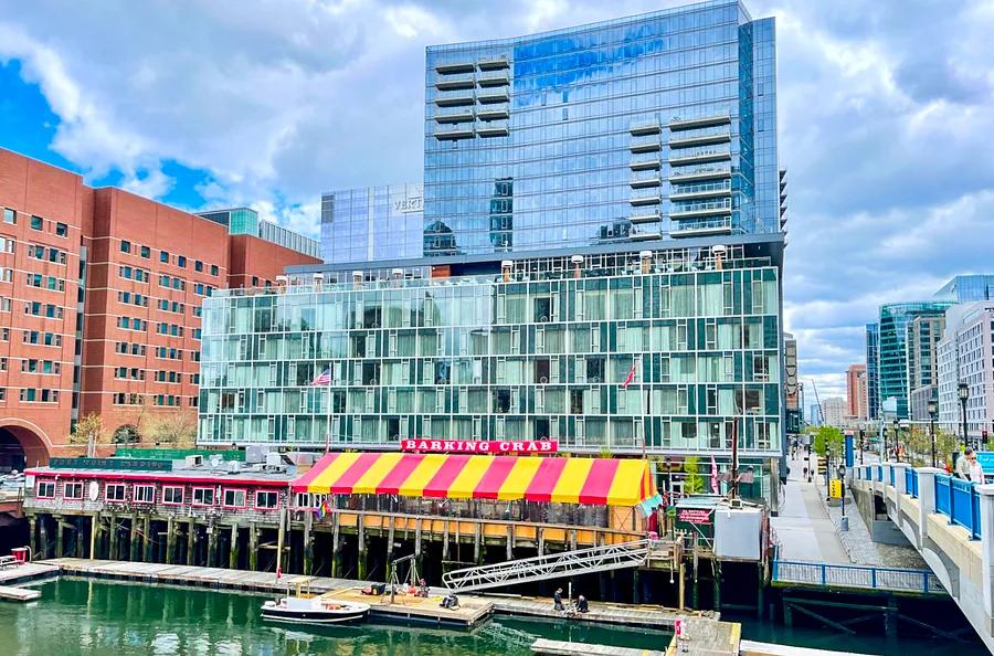 Stylish Yet Pricey: The Advantages and Disadvantages of the Envoy Hotel, Autograph Collection in Boston