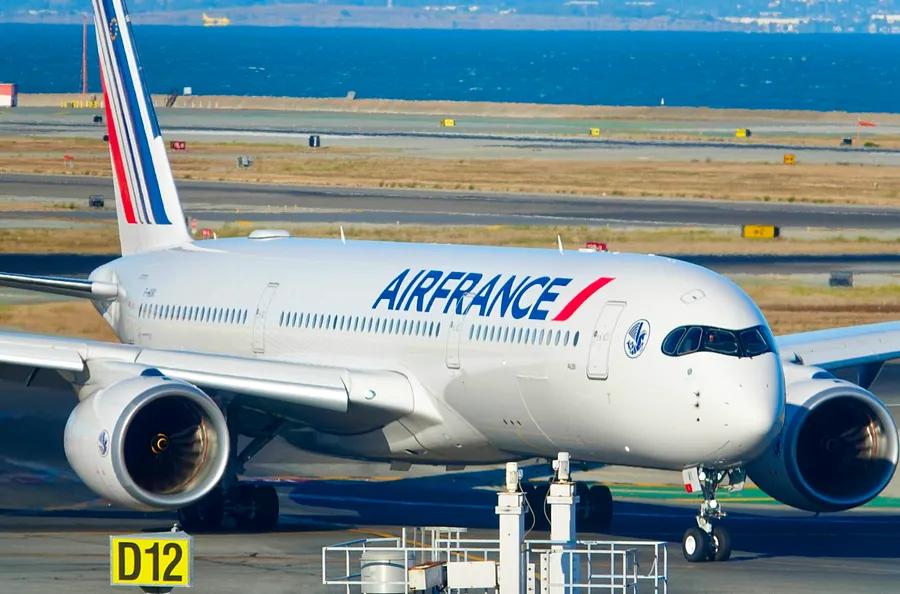 Air France launches complimentary Starlink Wi-Fi for fast internet access onboard.