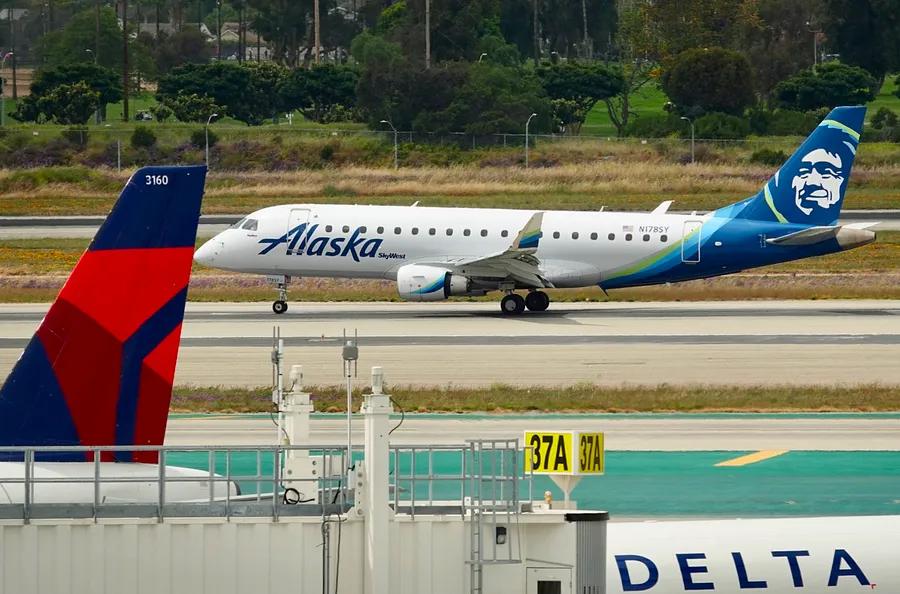 Alaska Airlines Expands Mexico Service with New Flights to La Paz and Monterrey