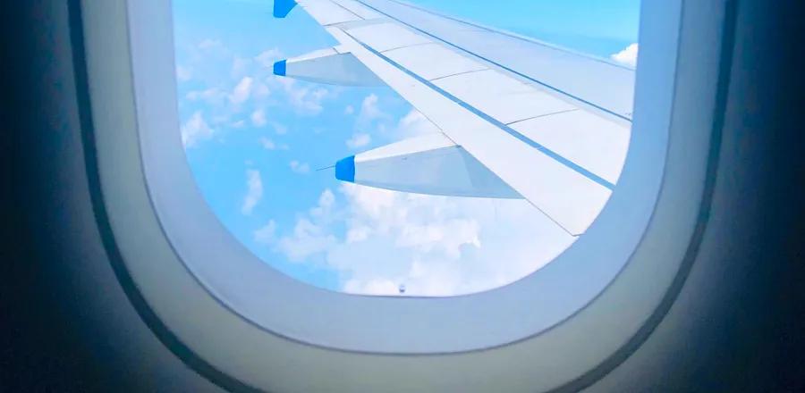 What’s the Purpose of the Tiny Hole in Airplane Windows?