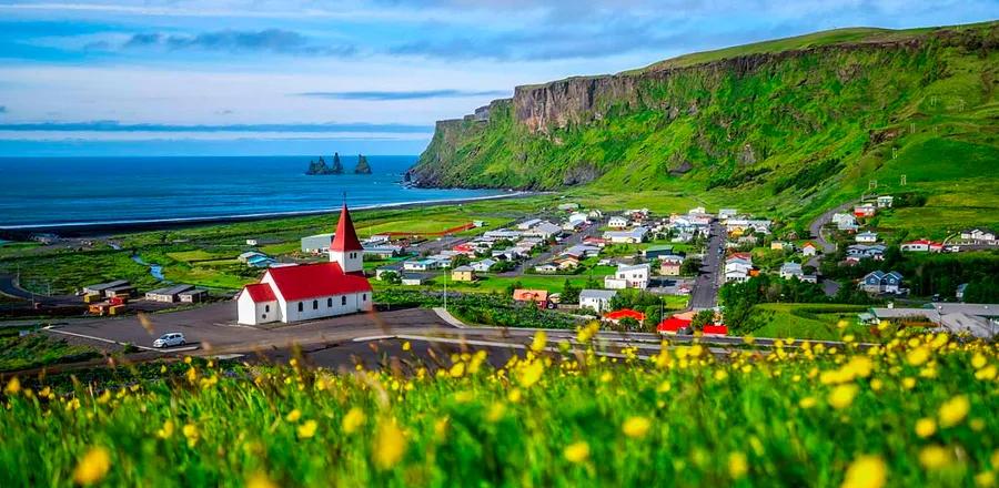 Icelandair Unveils Spring Fare Promotion with Round-Trip Tickets Starting at $379