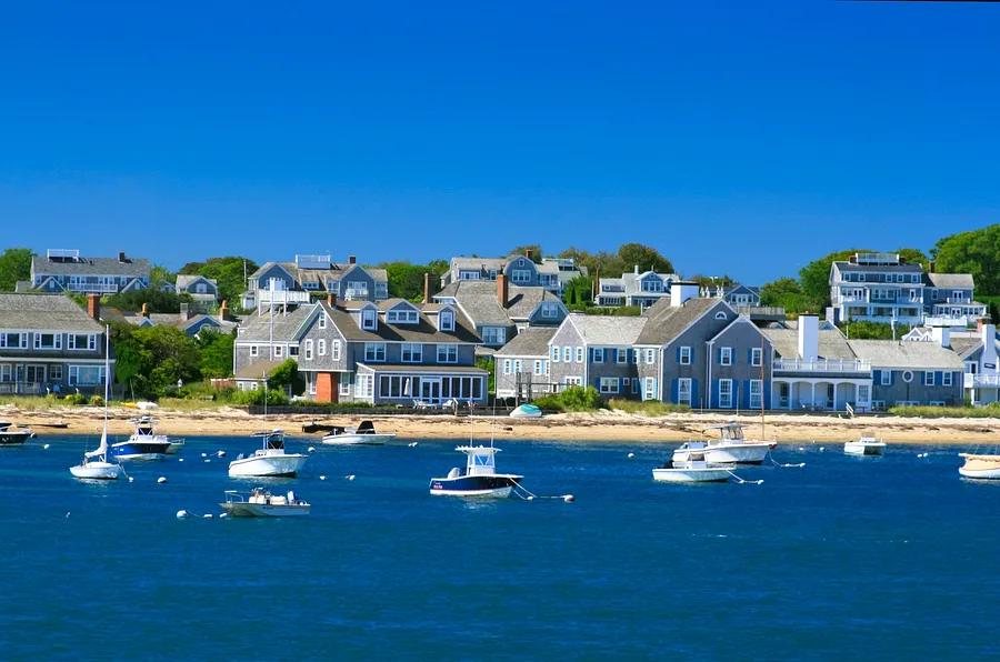 Limited-time offer: Round-trip flights to Martha's Vineyard or Nantucket for under $80