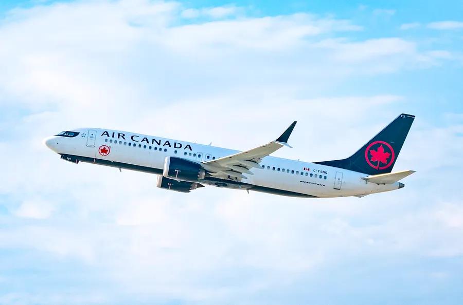 Air Canada is offering a 25% discount on worldwide bookings until May, along with 2,500 bonus points