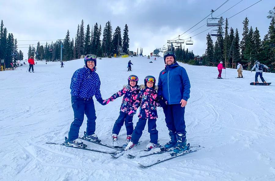 8 essential tips for planning an exciting family ski trip as a beginner