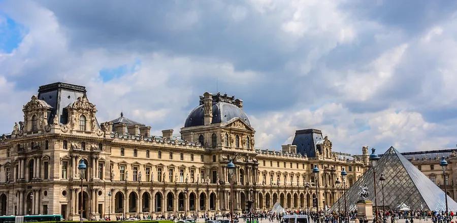 Louvre Implements 30,000 Daily Visitor Cap to Manage Crowds