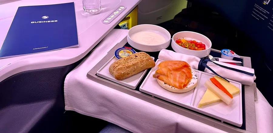 Which Airlines Offer the Finest Food and Beverage Options?