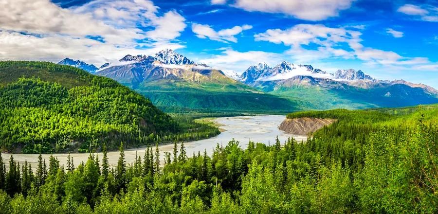 United Is Bringing Back Flights to Alaska and Montana for 2022