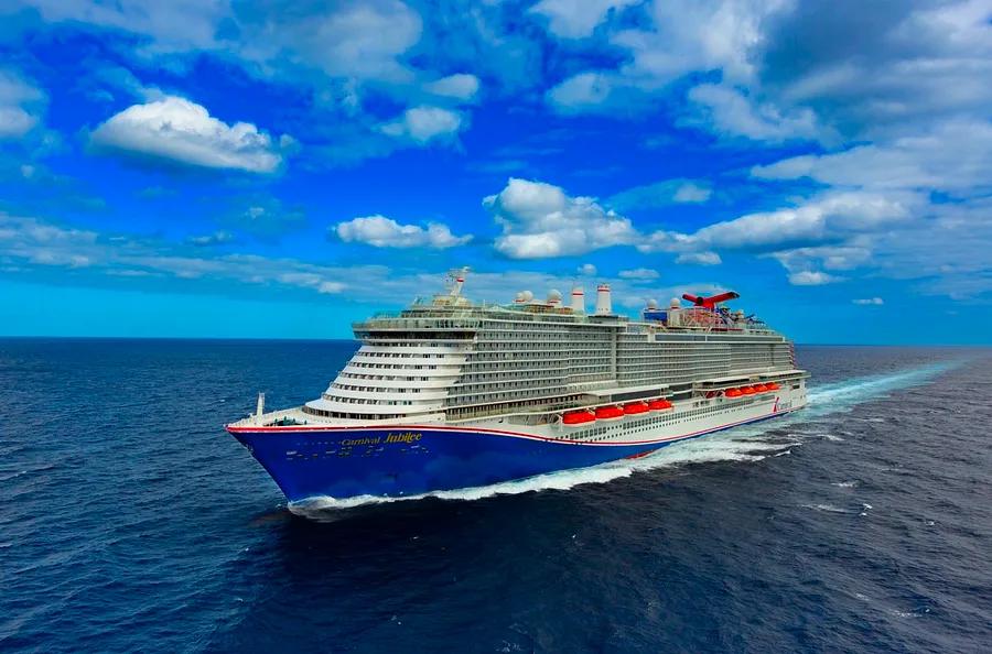 Even larger! Carnival Cruise Line orders three gigantic new ships