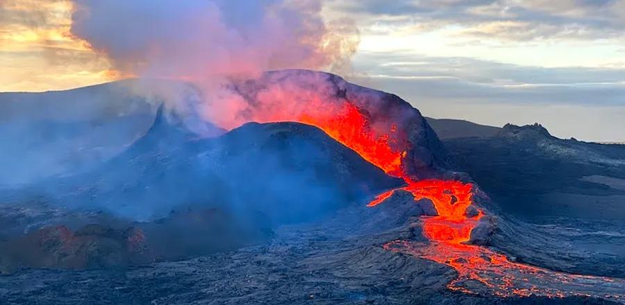 Experience Iceland’s Erupting Volcano Right Now