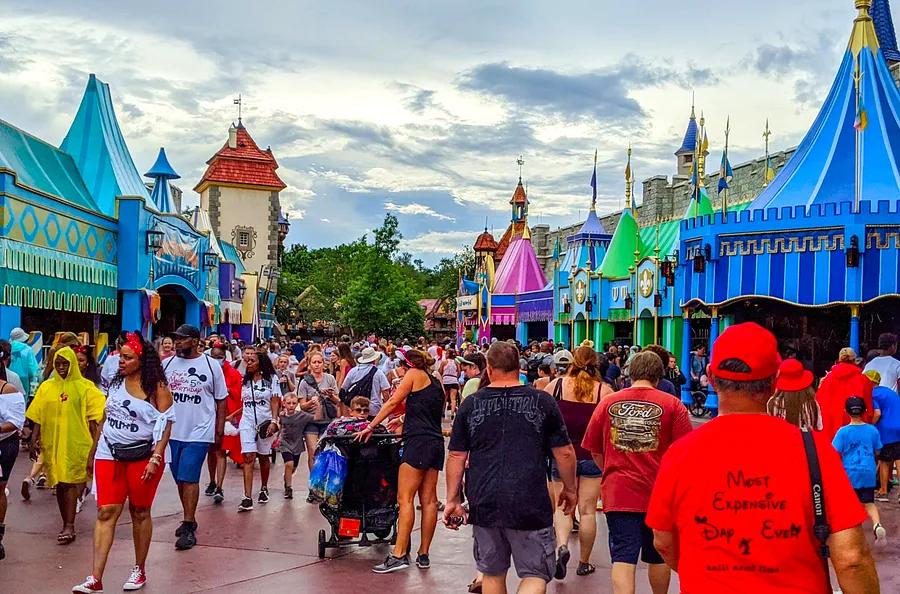 Tips for navigating your Disney vacation during peak crowd times in 2024