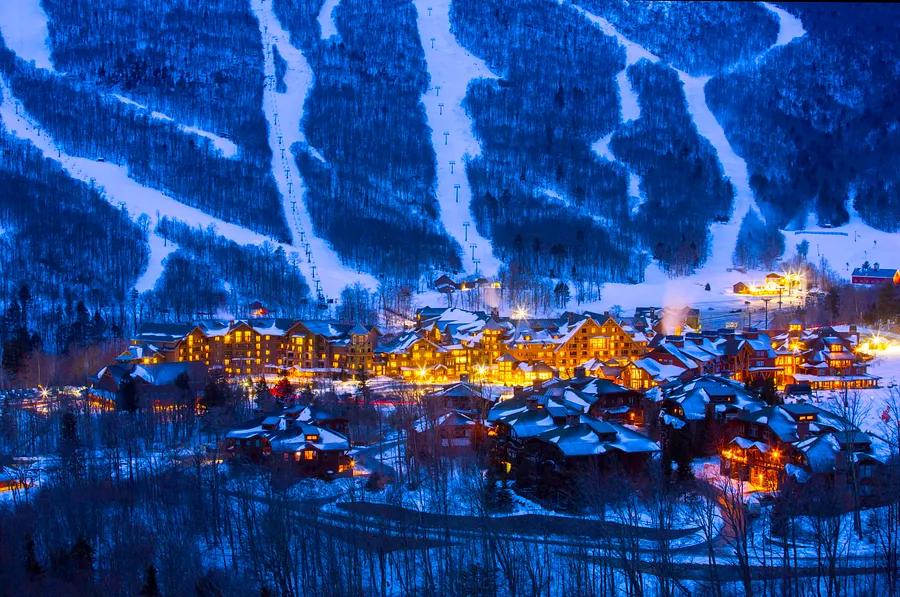 17 Top Ski Towns in the US