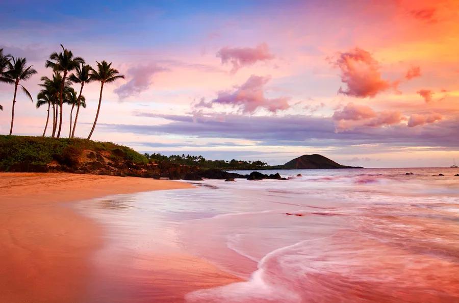 Hawaii flight special: Enjoy nonstop travel to the Big Island, Oahu, and Maui starting at just $191 round-trip.