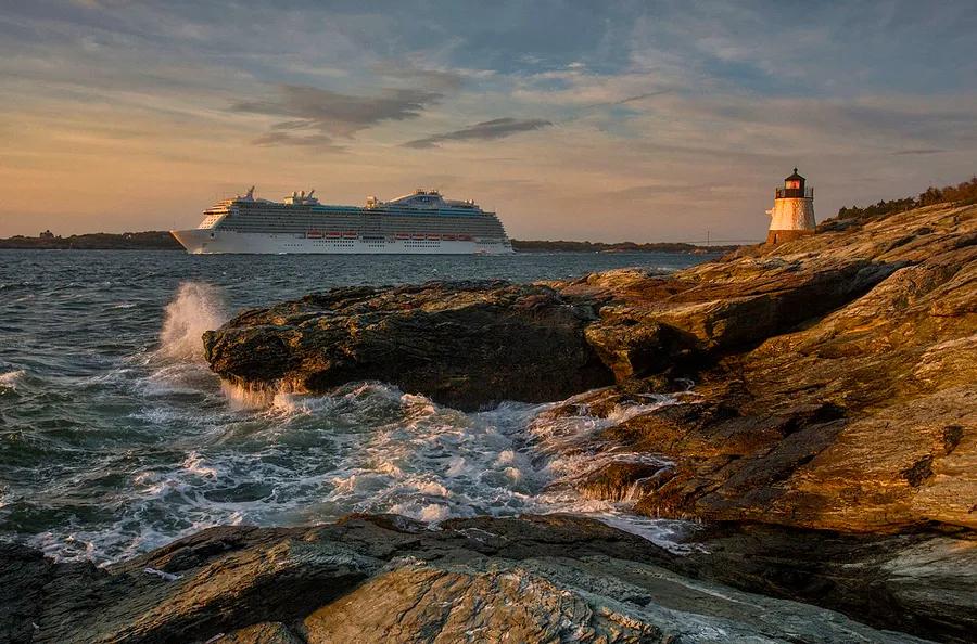 The optimal time for a Canada and New England cruise