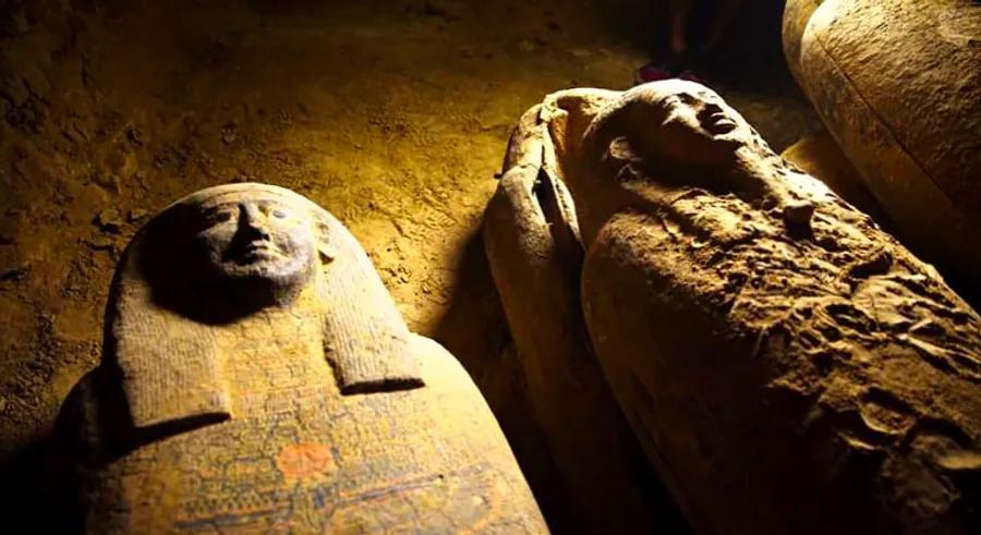 13 enigmatic mummies discovered in an Egyptian well