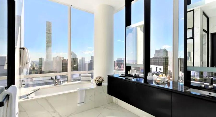 A week-long stay at New York's most luxurious hotel suite will set you back a whopping $350,000 | Dinogo