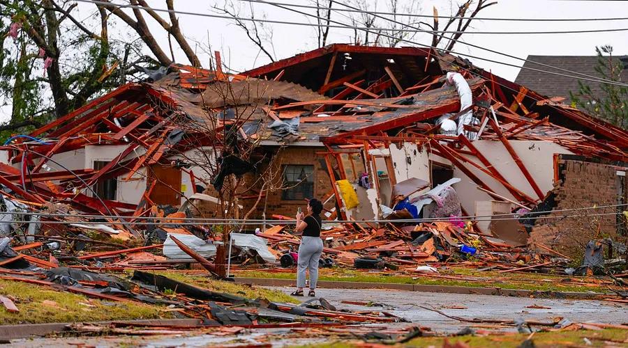 Severe storms continue to batter parts of the U.S. for the third consecutive day, following the destruction caused by Oklahoma tornadoes.