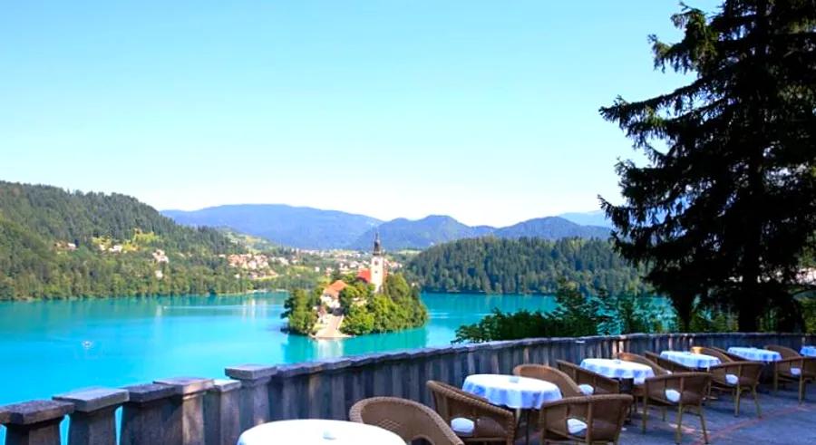 7 of the world’s most stunning lakeside retreats from New York to Italy