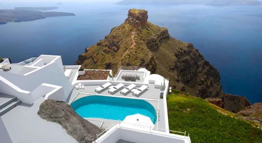 The most stunning clifftop hotels around the globe