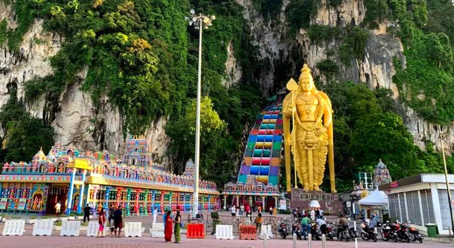 Day Trip from Kuala Lumpur: Explore the Majestic Batu Caves of Malaysia