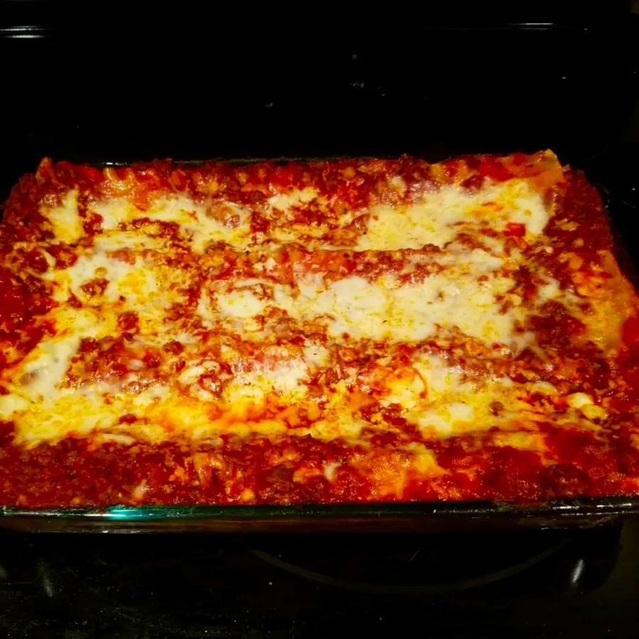 Hearty Deep Dish Lasagna