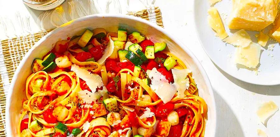 Scallop, Zucchini, and Tomato Pasta