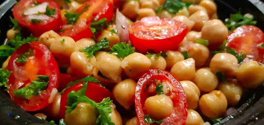 10 Quick Meals With Just 6 Ingredients Using a Can of Chickpeas